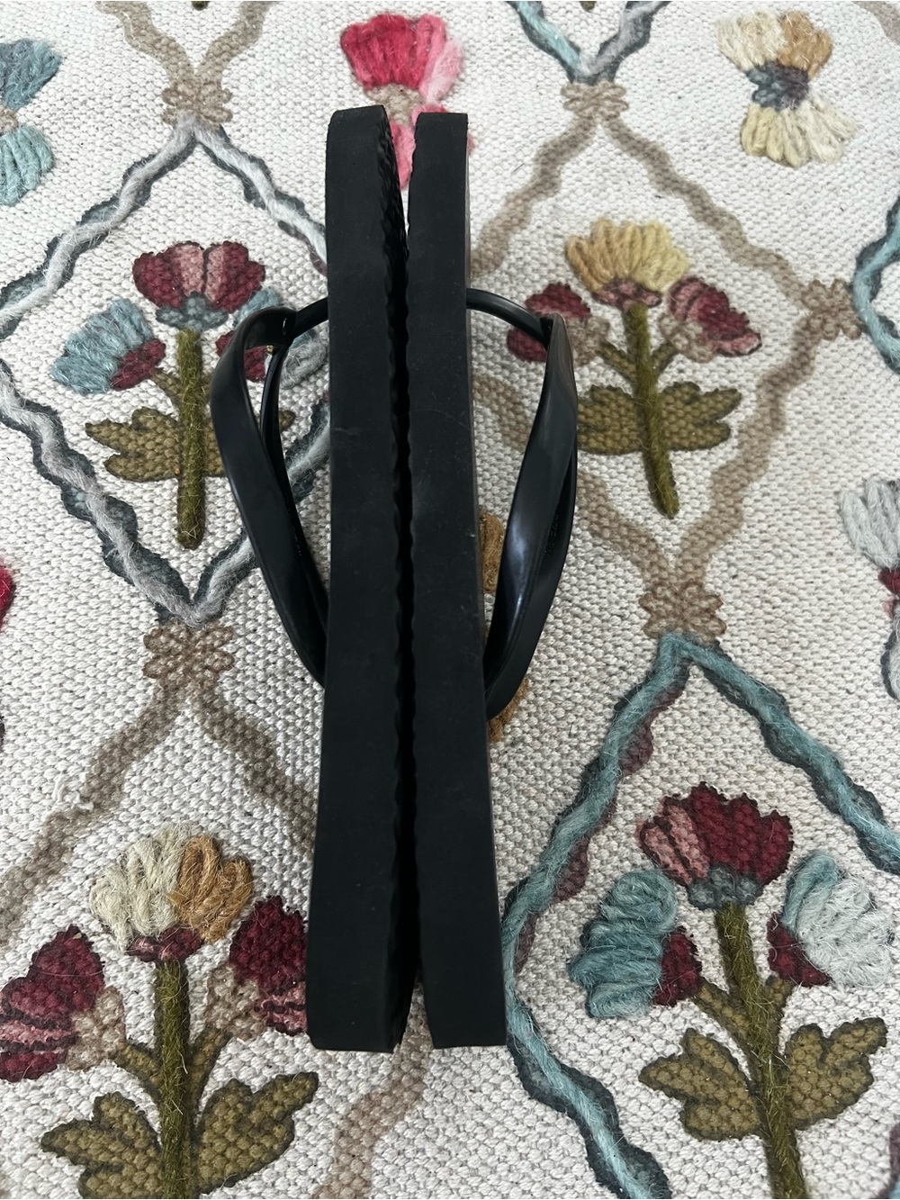 NWOT Tory Burch Black Flip Flops - Picture 4 of 7